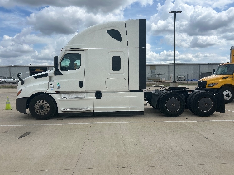 2023 Freightliner Cascadia in Katy, TX — photo 4