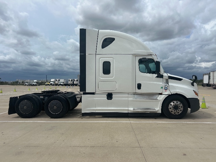 2023 Freightliner Cascadia in Katy, TX — photo 8