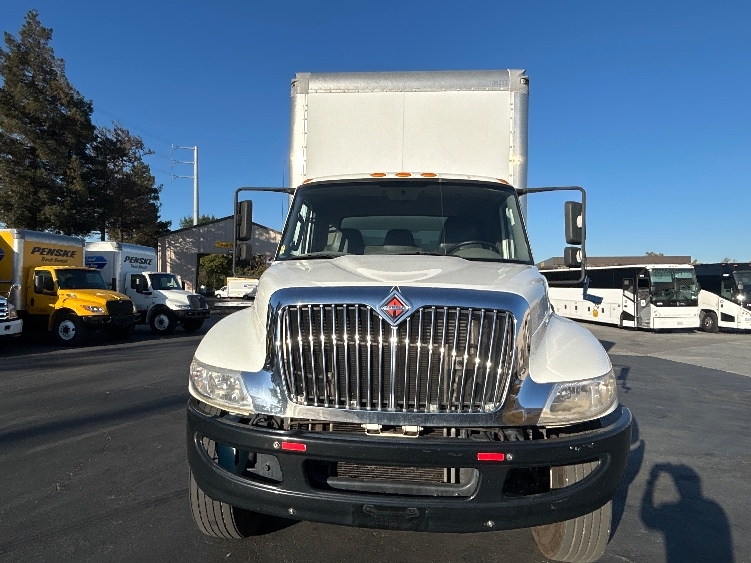 2018 International 4300 in West Sacramento, CA — photo 2