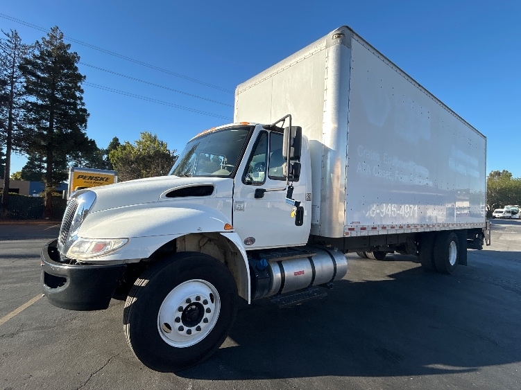 2018 International 4300 in West Sacramento, CA — photo 3