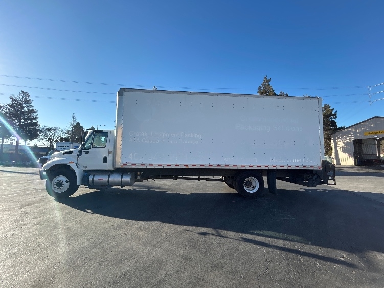 2018 International 4300 in West Sacramento, CA — photo 4