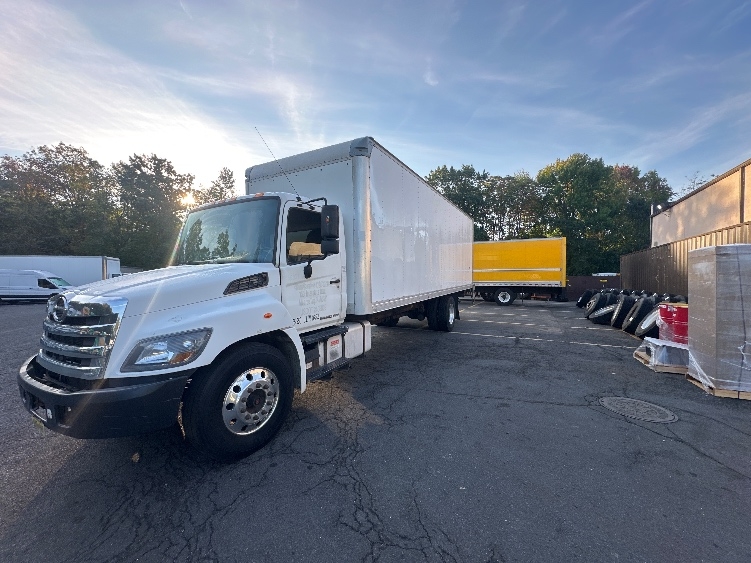 2017 Hino 268 in Dayton, NJ — photo 3