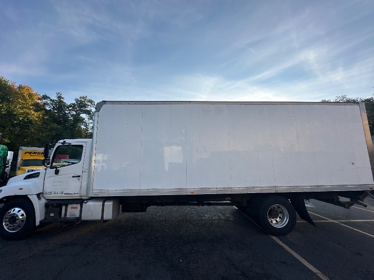 2017 Hino 268 in Dayton, NJ — photo 4