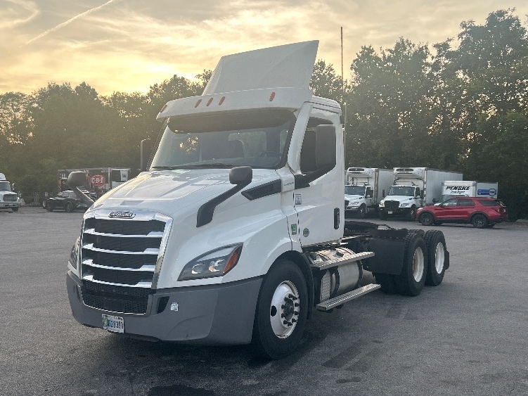2023 Freightliner Cascadia in Salem, VA — photo 3