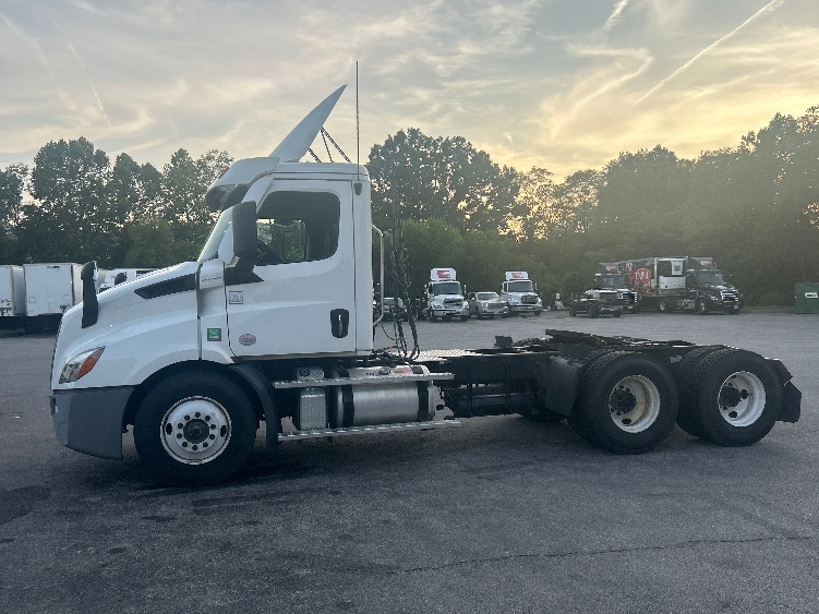 2023 Freightliner Cascadia in Salem, VA — photo 4