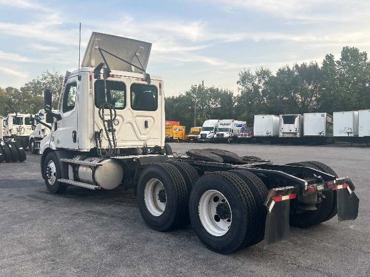 2023 Freightliner Cascadia in Salem, VA — photo 5