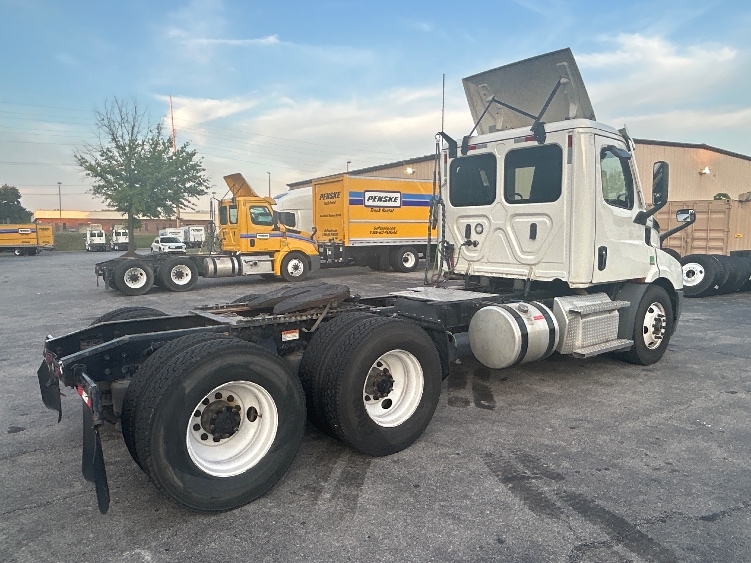 2023 Freightliner Cascadia in Salem, VA — photo 7