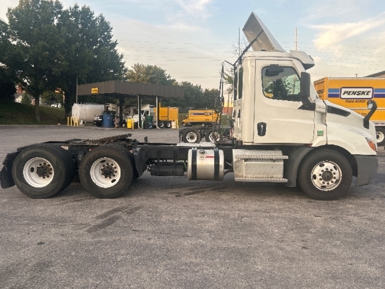 2023 Freightliner Cascadia in Salem, VA — photo 8