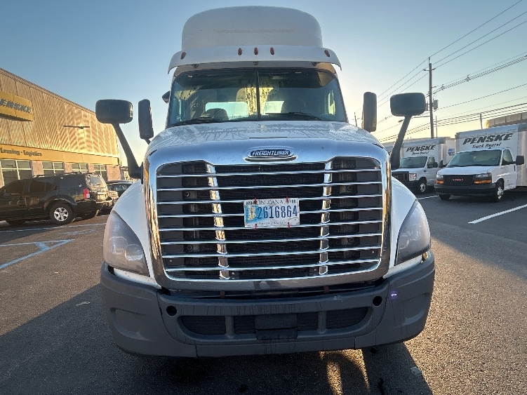 2018 Freightliner Cascadia in Linden, NJ — photo 2