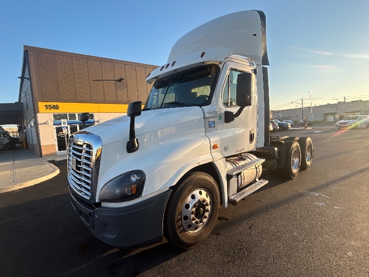 2018 Freightliner Cascadia in Linden, NJ — photo 3