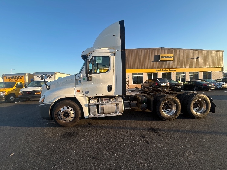 2018 Freightliner Cascadia in Linden, NJ — photo 4