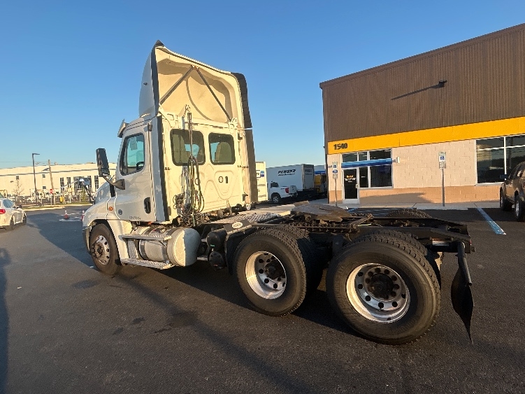 2018 Freightliner Cascadia in Linden, NJ — photo 5