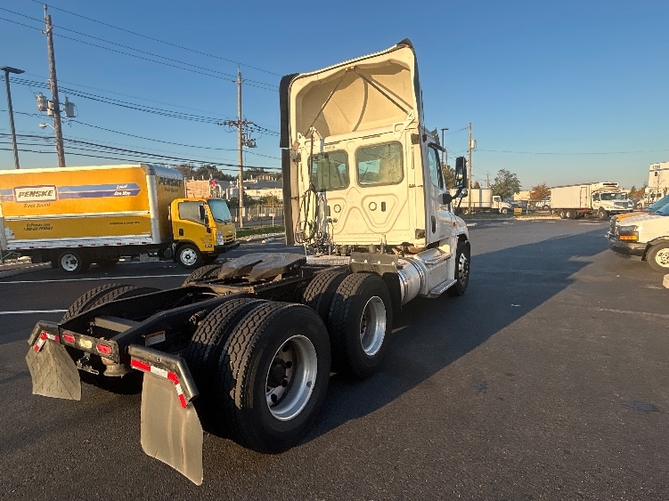 2018 Freightliner Cascadia in Linden, NJ — photo 7