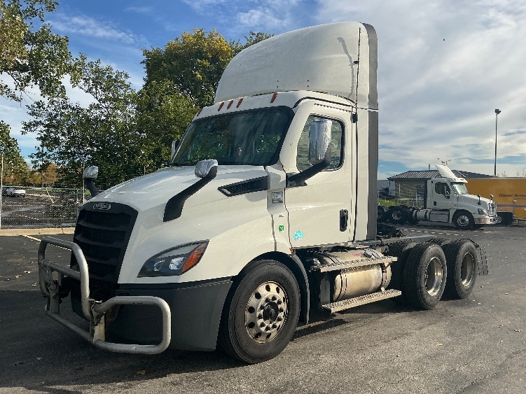 2023 Freightliner Cascadia in Melrose Park, IL — photo 3