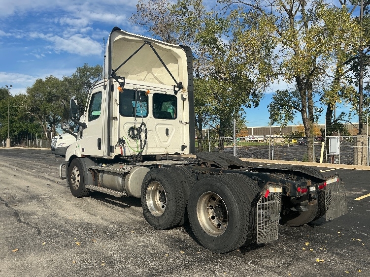 2023 Freightliner Cascadia in Melrose Park, IL — photo 5