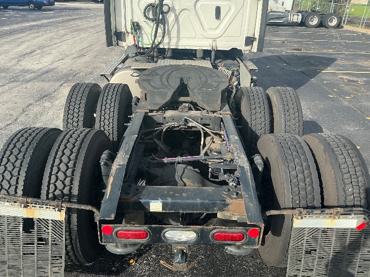 2023 Freightliner Cascadia in Melrose Park, IL — photo 6