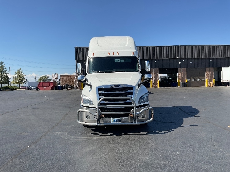 2023 Freightliner Cascadia in Aurora, CO — photo 2