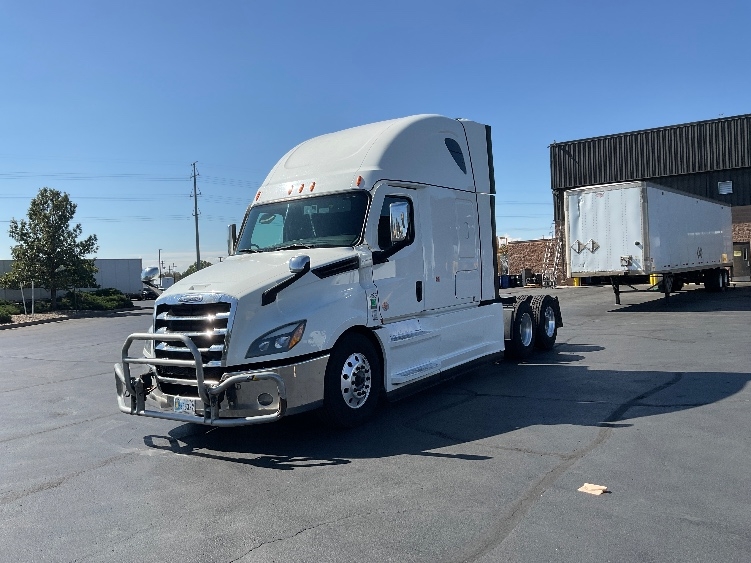 2023 Freightliner Cascadia in Aurora, CO — photo 3