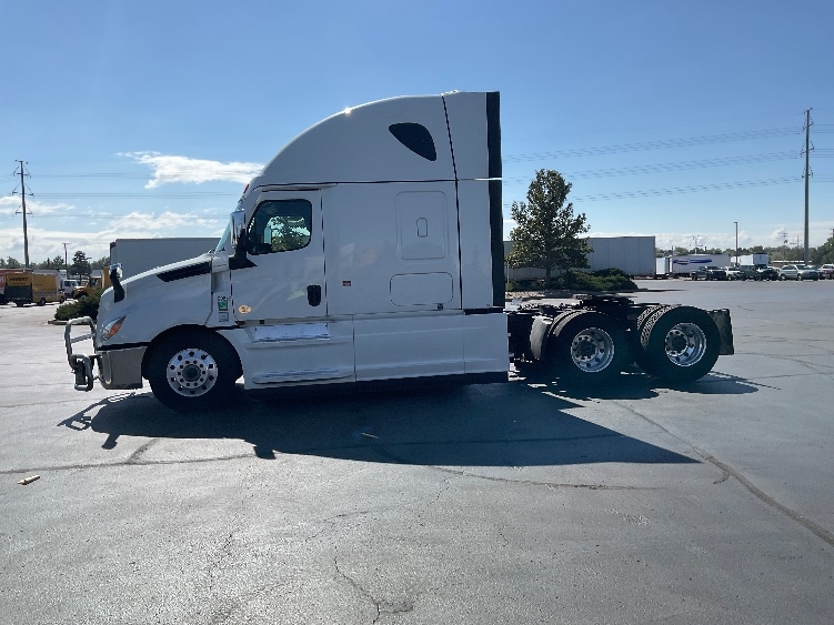 2023 Freightliner Cascadia in Aurora, CO — photo 4