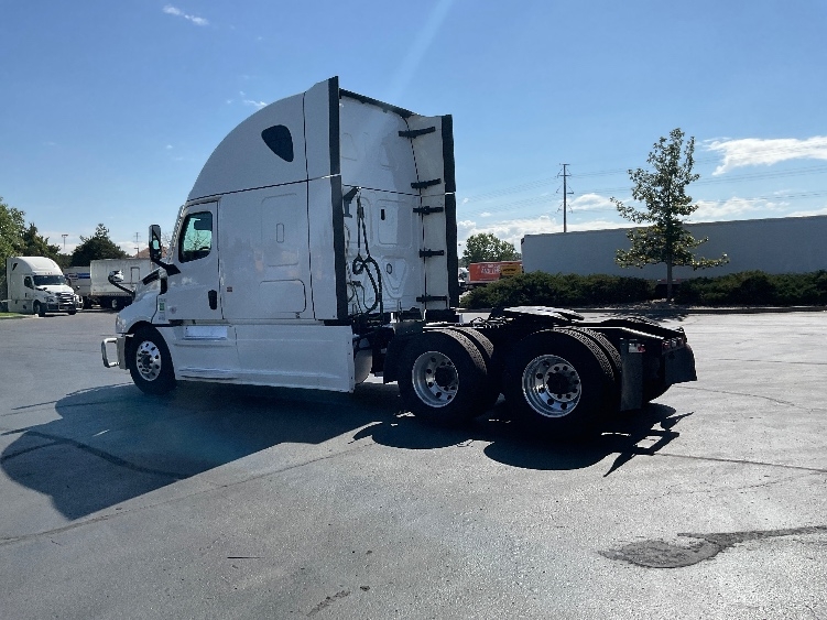 2023 Freightliner Cascadia in Aurora, CO — photo 5