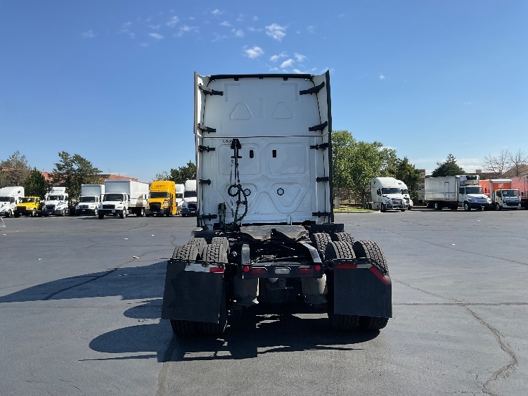 2023 Freightliner Cascadia in Aurora, CO — photo 6