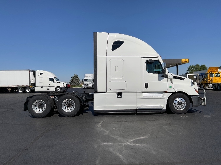 2023 Freightliner Cascadia in Aurora, CO — photo 8