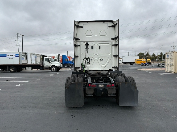 2023 Freightliner Cascadia in Aurora, CO — photo 6