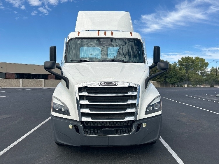 2023 Freightliner Cascadia in Ogden, UT — photo 2