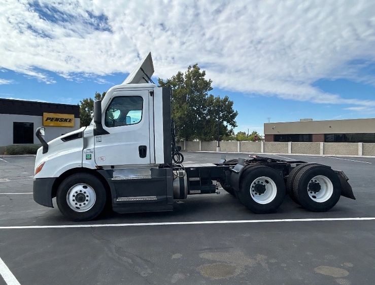 2023 Freightliner Cascadia in Ogden, UT — photo 4