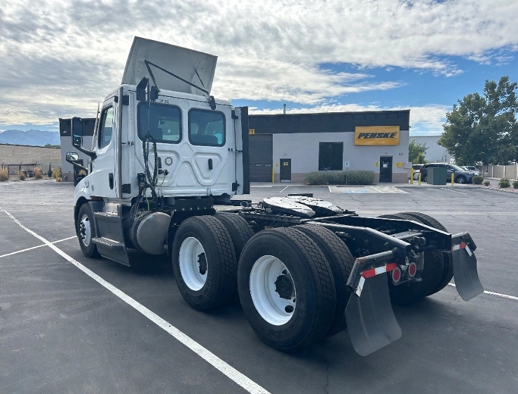 2023 Freightliner Cascadia in Ogden, UT — photo 5