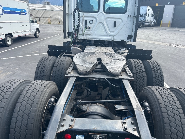 2023 Freightliner Cascadia in Ogden, UT — photo 6