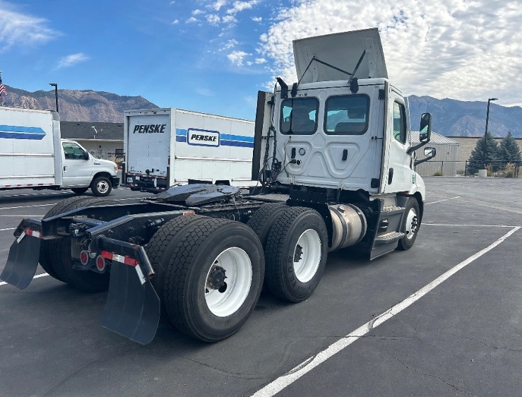 2023 Freightliner Cascadia in Ogden, UT — photo 7