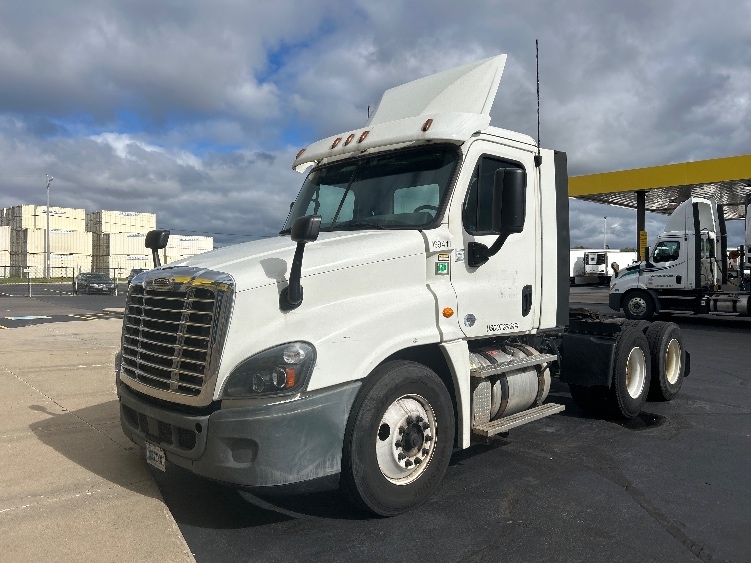 2018 Freightliner Cascadia in Milwaukee, WI — photo 3