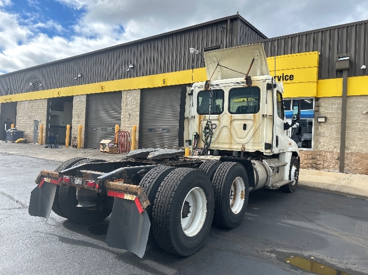 2018 Freightliner Cascadia in Milwaukee, WI — photo 7