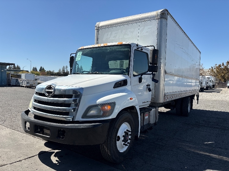 2018 Hino 268 in West Sacramento, CA — photo 3