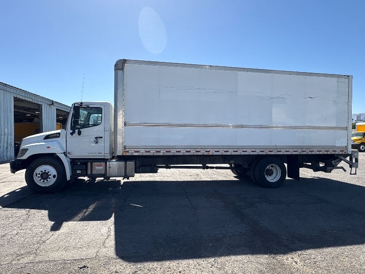 2018 Hino 268 in West Sacramento, CA — photo 4