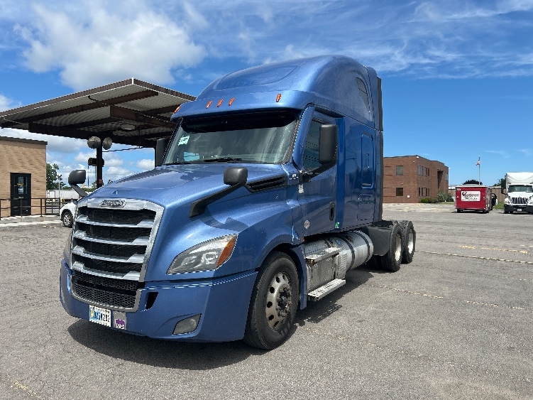 2020 Freightliner Cascadia in Fredonia, NY — photo 3