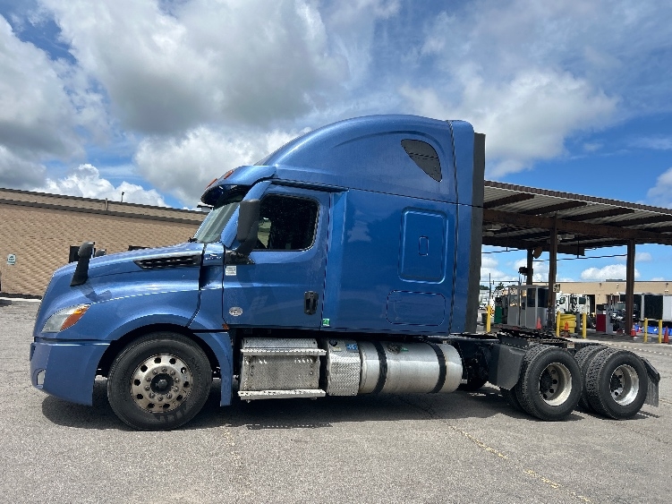 2020 Freightliner Cascadia in Fredonia, NY — photo 4