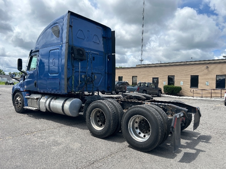 2020 Freightliner Cascadia in Fredonia, NY — photo 5