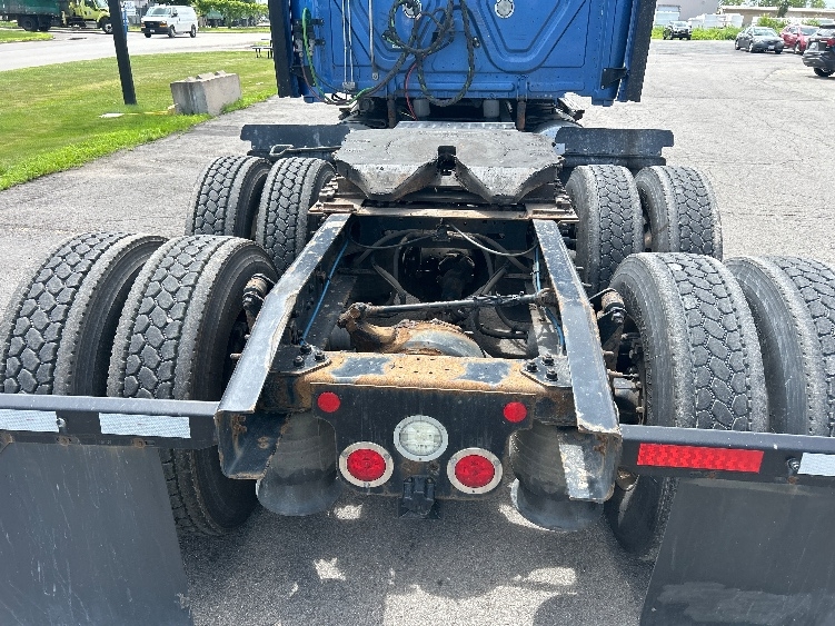 2020 Freightliner Cascadia in Fredonia, NY — photo 6