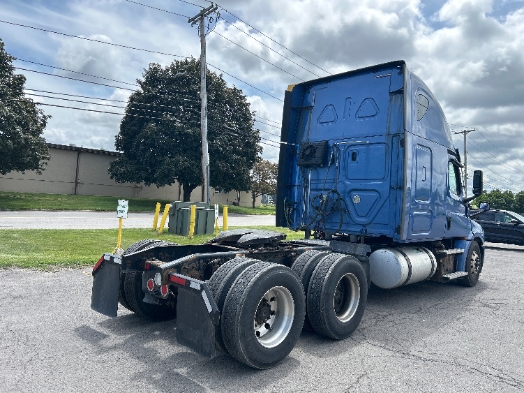 2020 Freightliner Cascadia in Fredonia, NY — photo 7