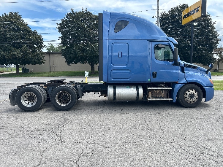 2020 Freightliner Cascadia in Fredonia, NY — photo 8