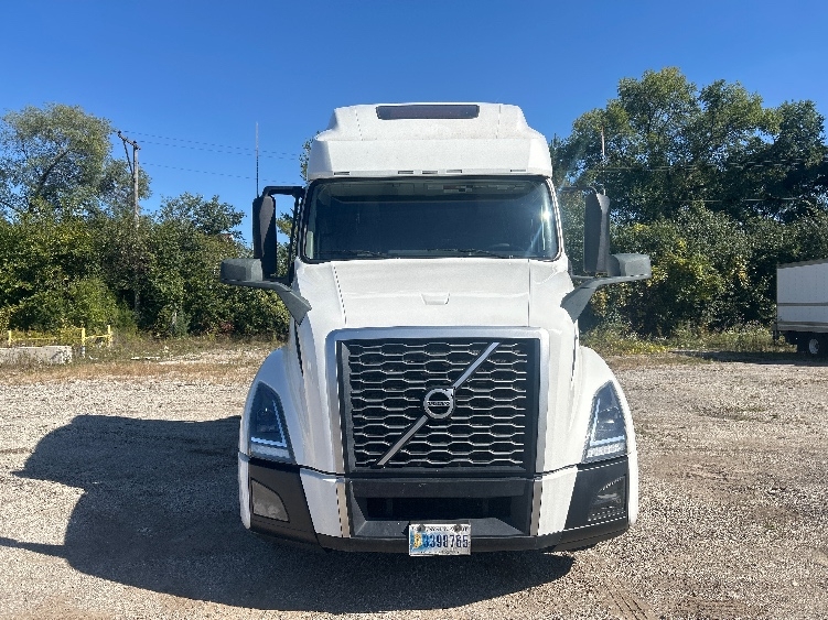 2024 Volvo VNL 760 in Melrose Park, IL — photo 2