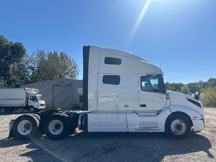 2024 Volvo VNL 760 in Melrose Park, IL — photo 8
