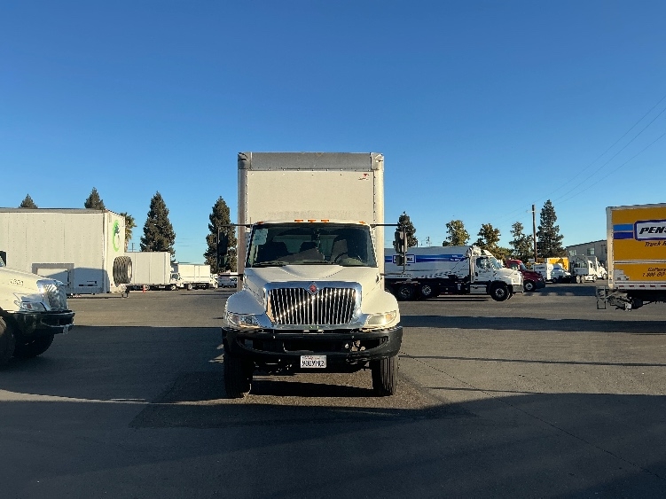 2019 International 4300 in West Sacramento, CA — photo 2