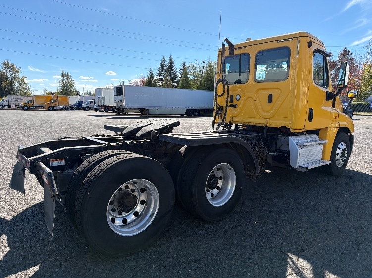 2019 Freightliner Cascadia in Portland, OR — photo 7