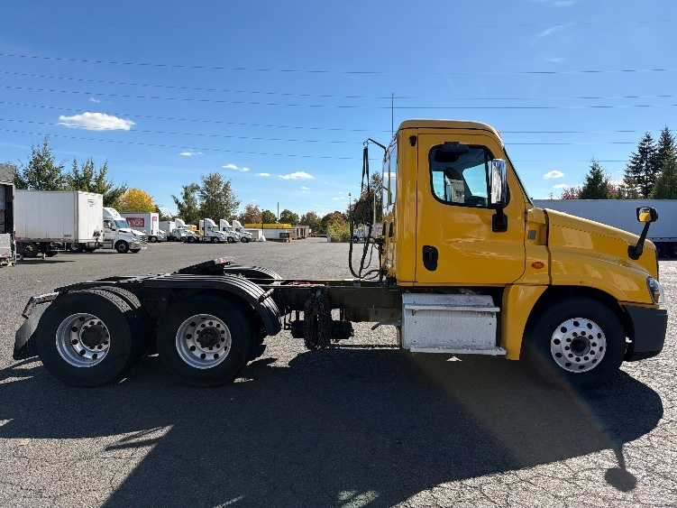 2019 Freightliner Cascadia in Portland, OR — photo 8