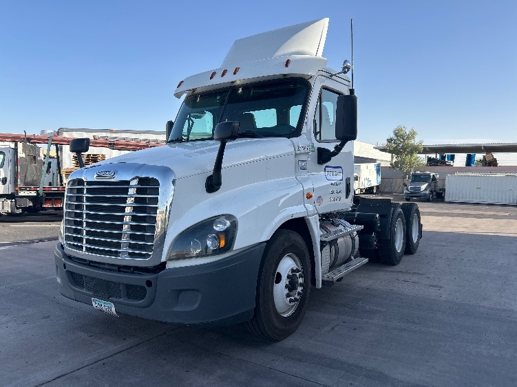 2019 Freightliner Cascadia in Phoenix, AZ — photo 3