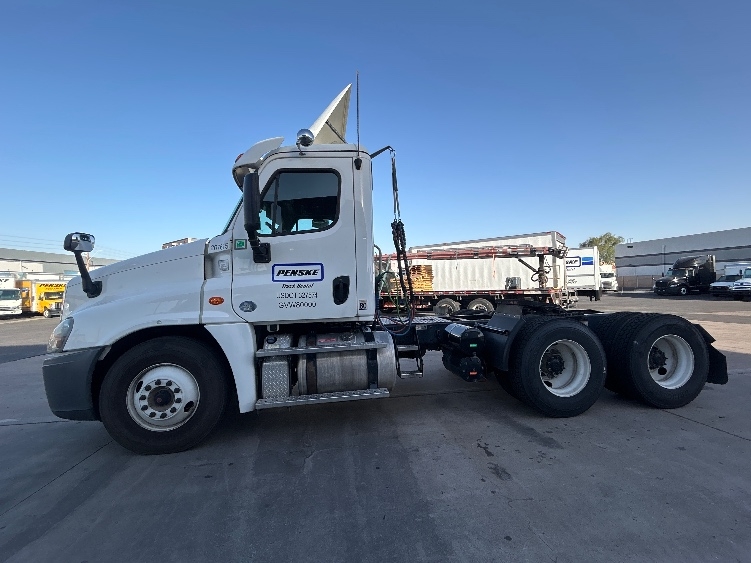 2019 Freightliner Cascadia in Phoenix, AZ — photo 4