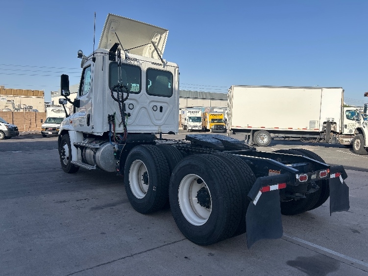 2019 Freightliner Cascadia in Phoenix, AZ — photo 5